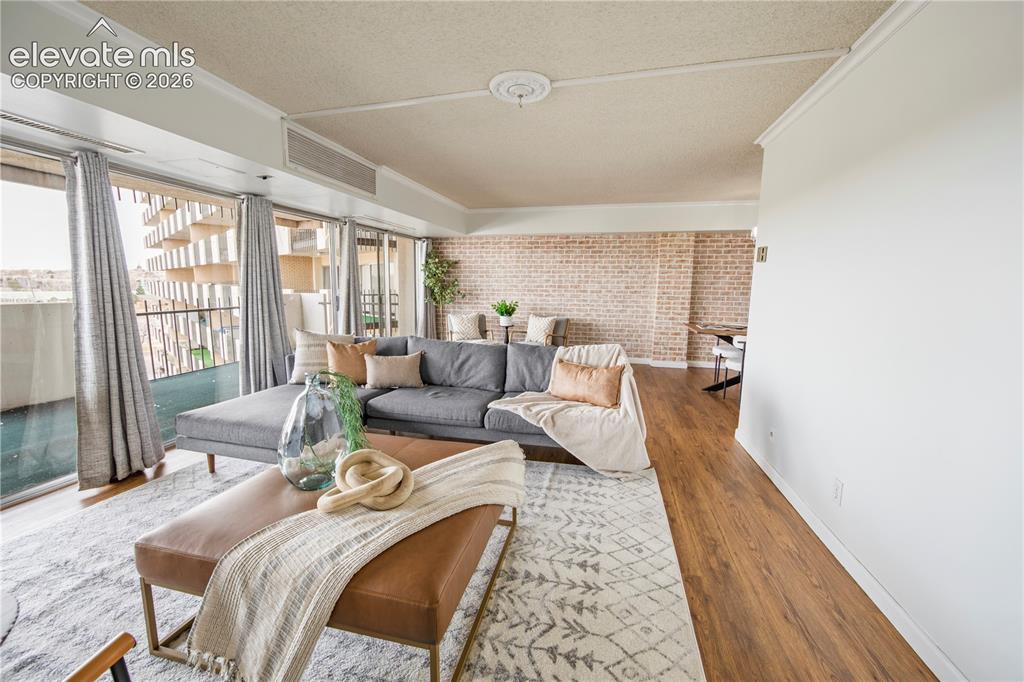 Image 6 of 31: Living Room
