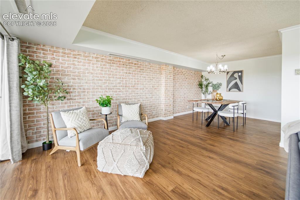 Image 8 of 31: Sitting Room