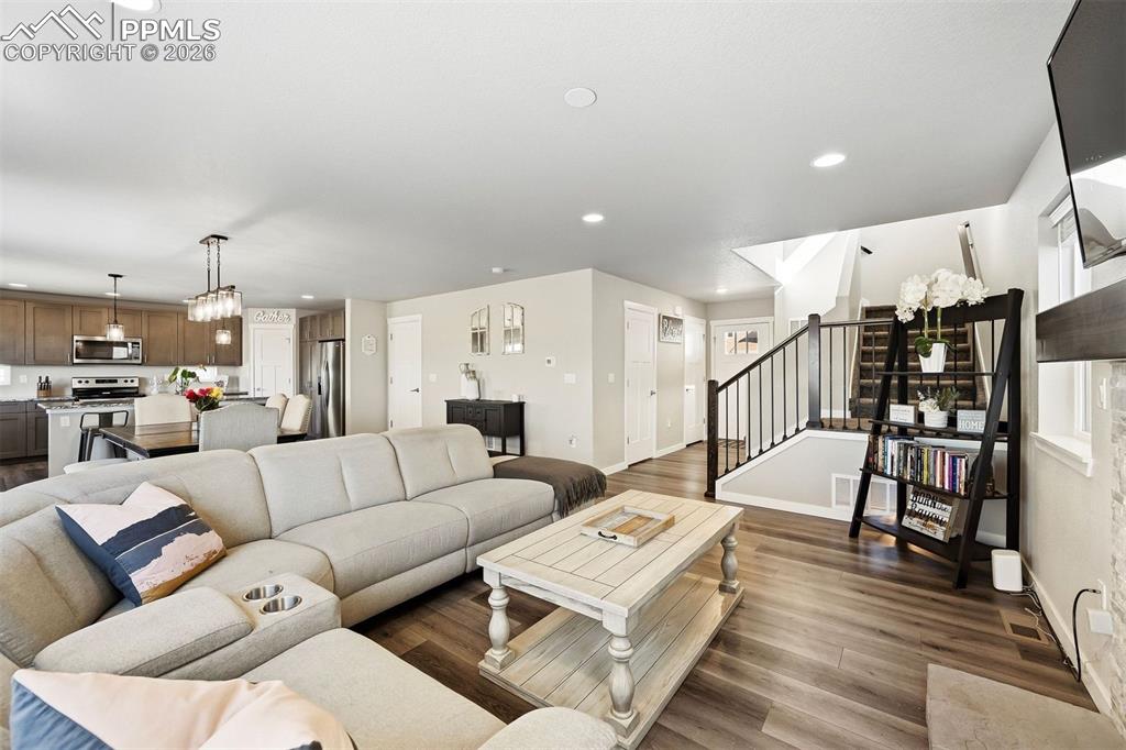 Image 15 of 40: Living Room