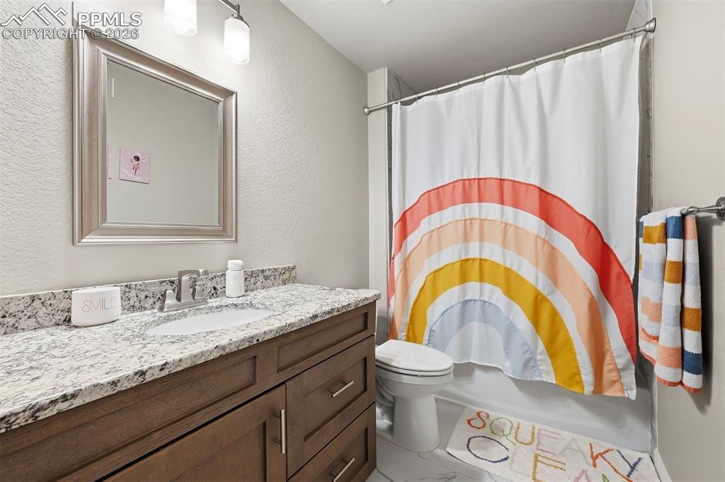 Image 26 of 40: Bathroom