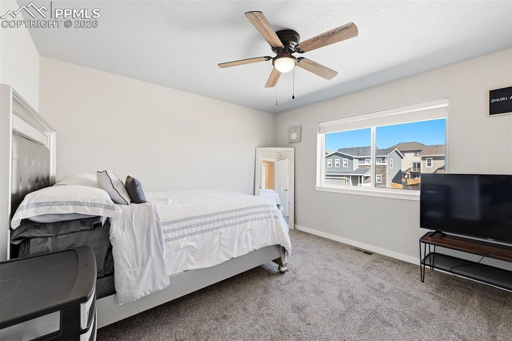 Image 27 of 40: Bedroom