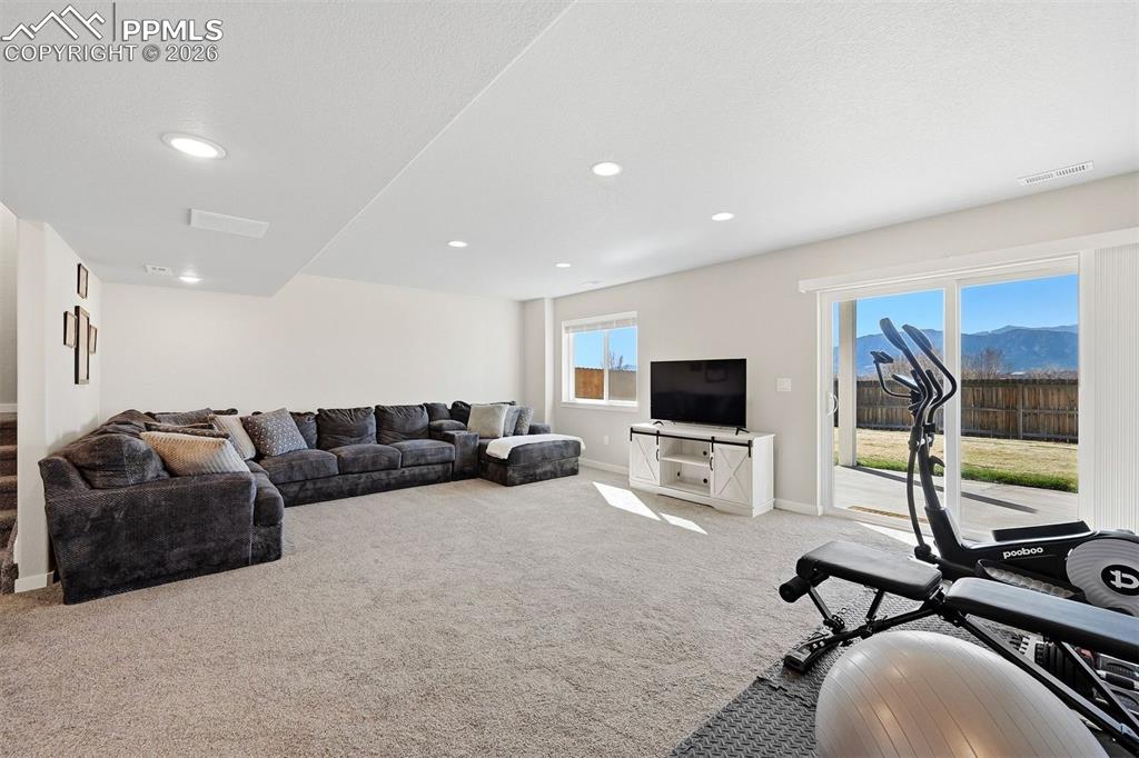 Image 29 of 40: Family Room