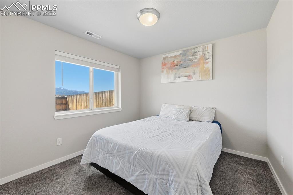 Image 31 of 40: Bedroom