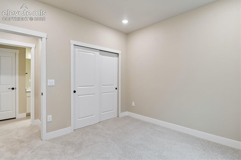 Image 14 of 32: Bedroom