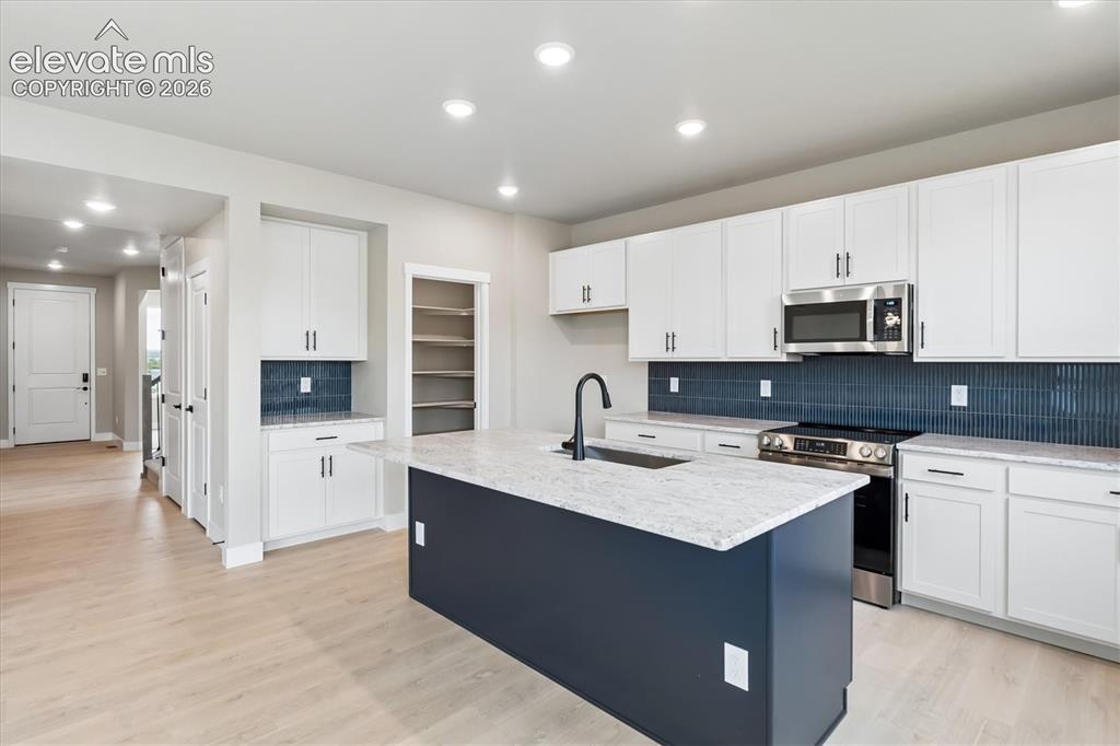 Image 5 of 32: Kitchen