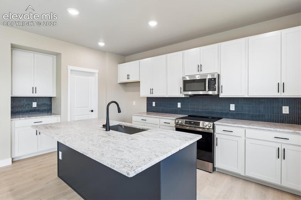 Image 6 of 32: Kitchen