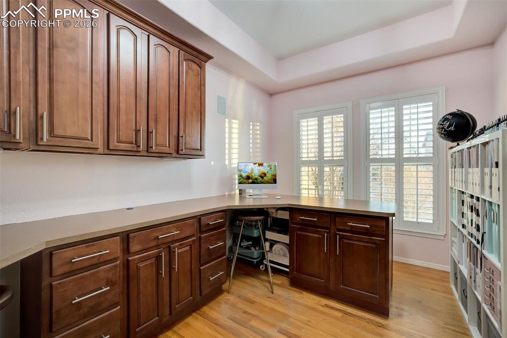 Image 11 of 50: Built in cabinets and U-shaped desk 