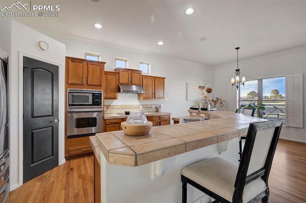 Image 13 of 50: Kitchen