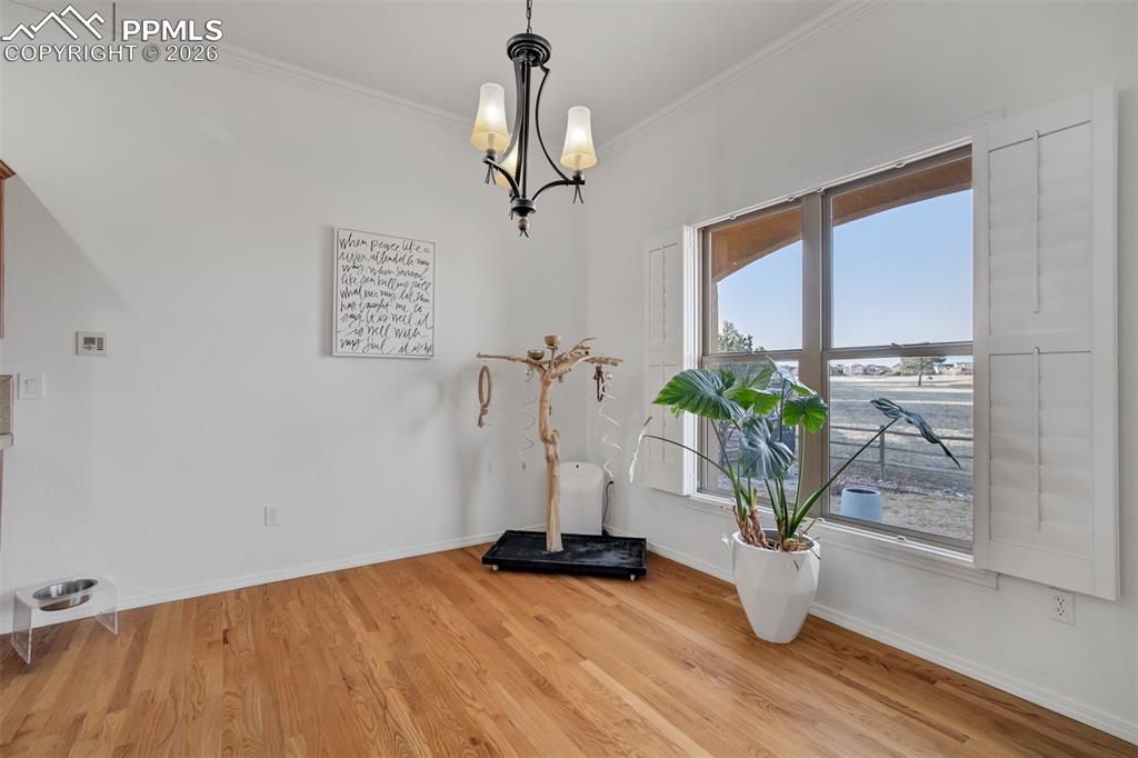 Image 18 of 50: Dining Room