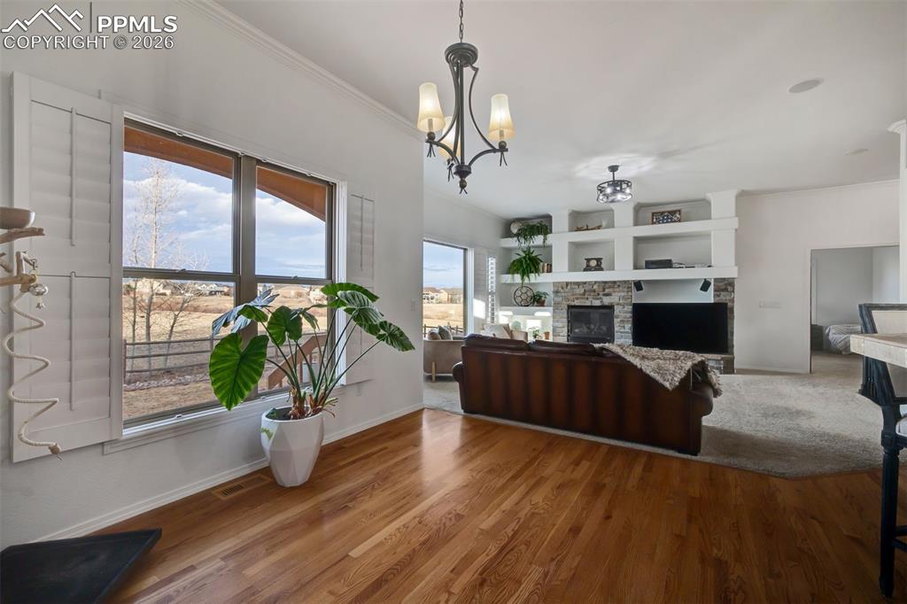 Image 19 of 50: Dining Room