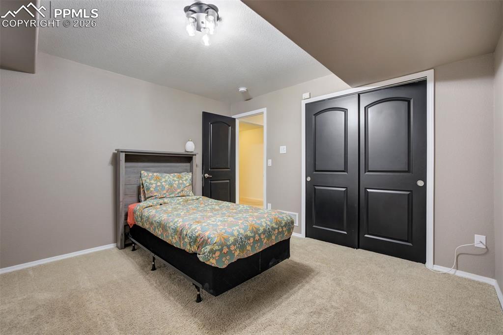 Image 37 of 50: Bedroom