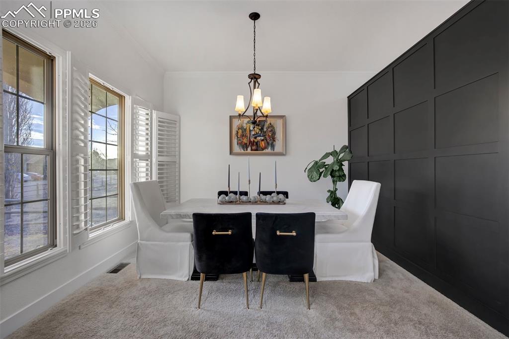 Image 7 of 50: Entry