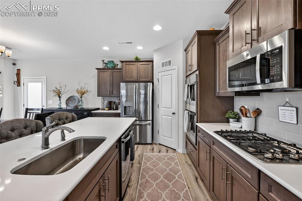 Image 12 of 40: Kitchen