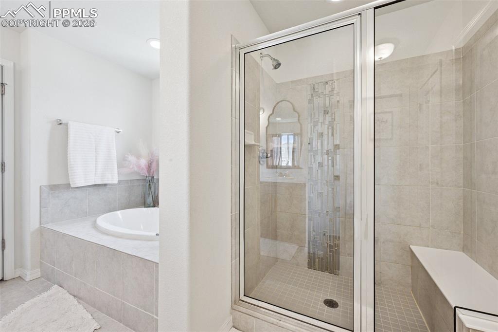 Image 19 of 40: Bathroom