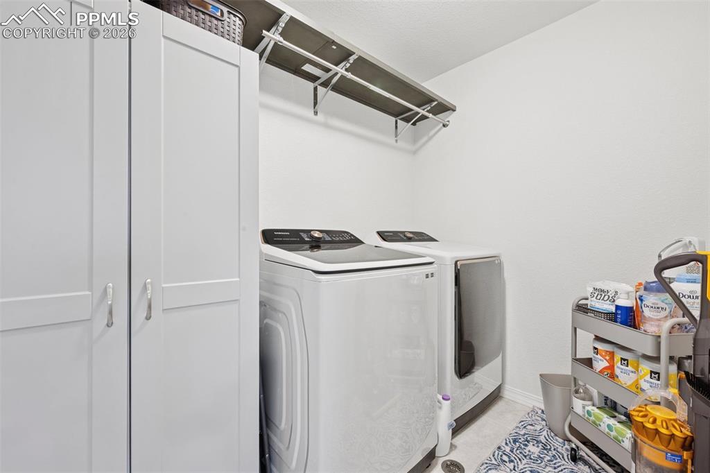 Image 20 of 40: Laundry