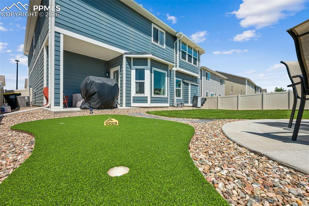 Image 33 of 40: Back of Structure