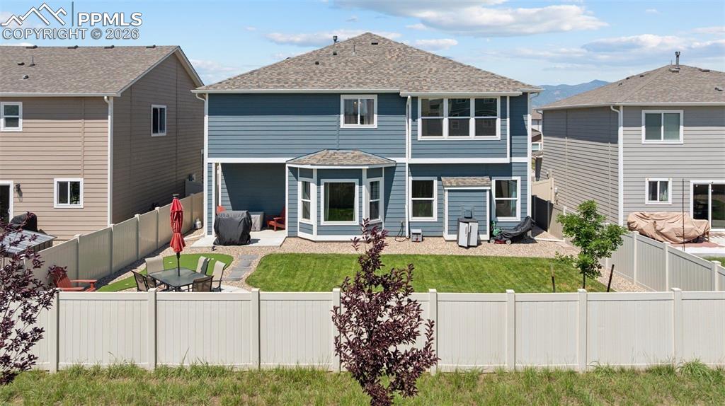 Image 35 of 40: Back of Structure