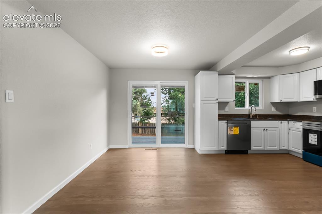 Image 11 of 42: Kitchen