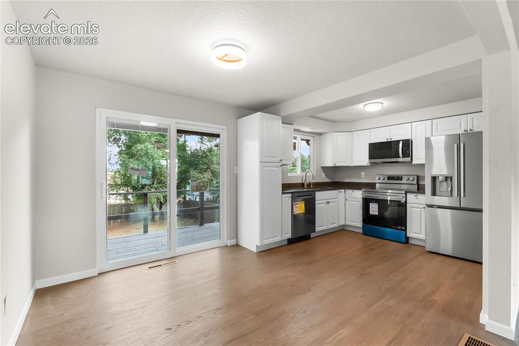 Image 9 of 42: Kitchen