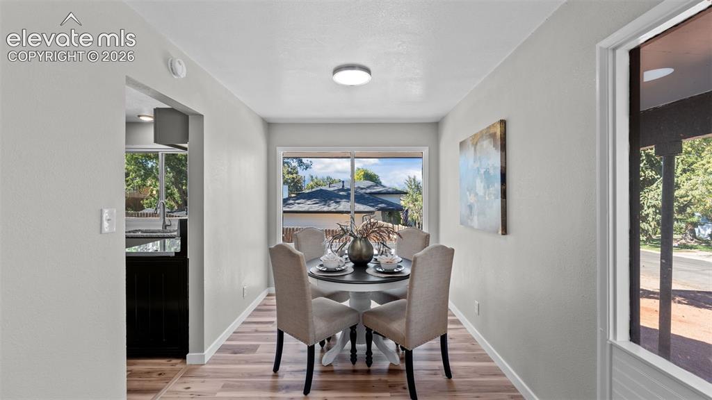 Image 4 of 28: Dining Area