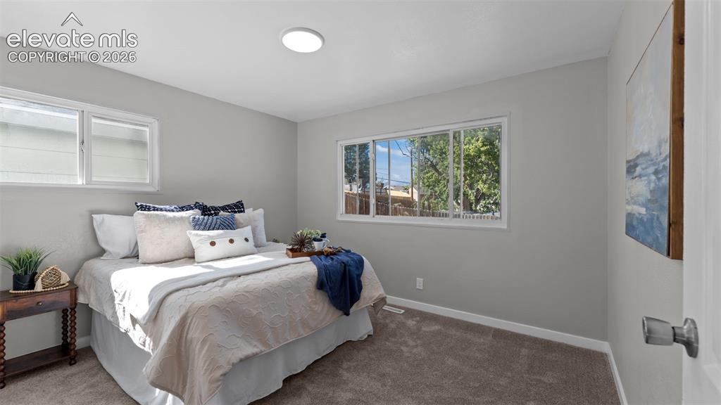 Image 7 of 28: Bedroom