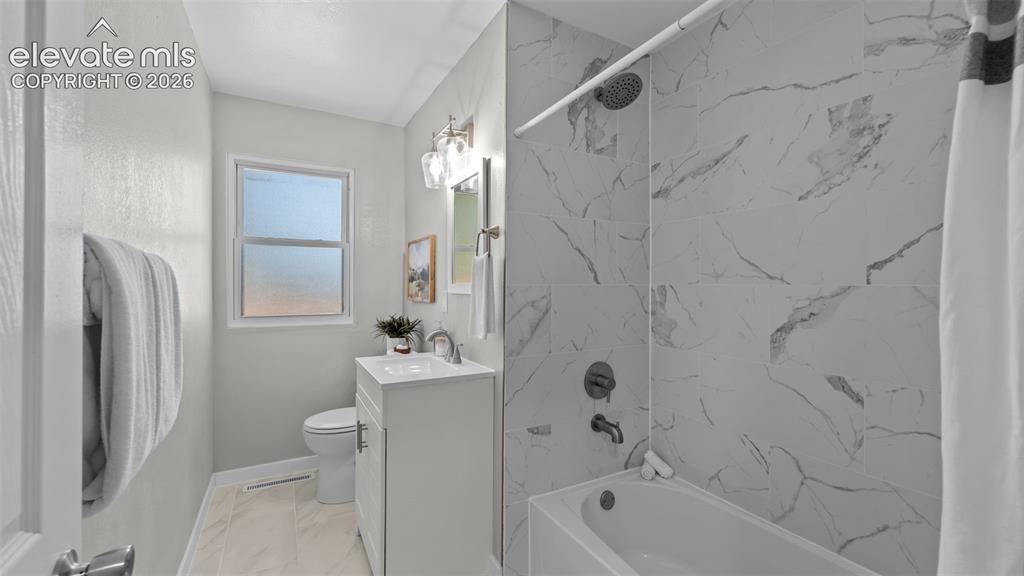 Image 8 of 28: Bathroom