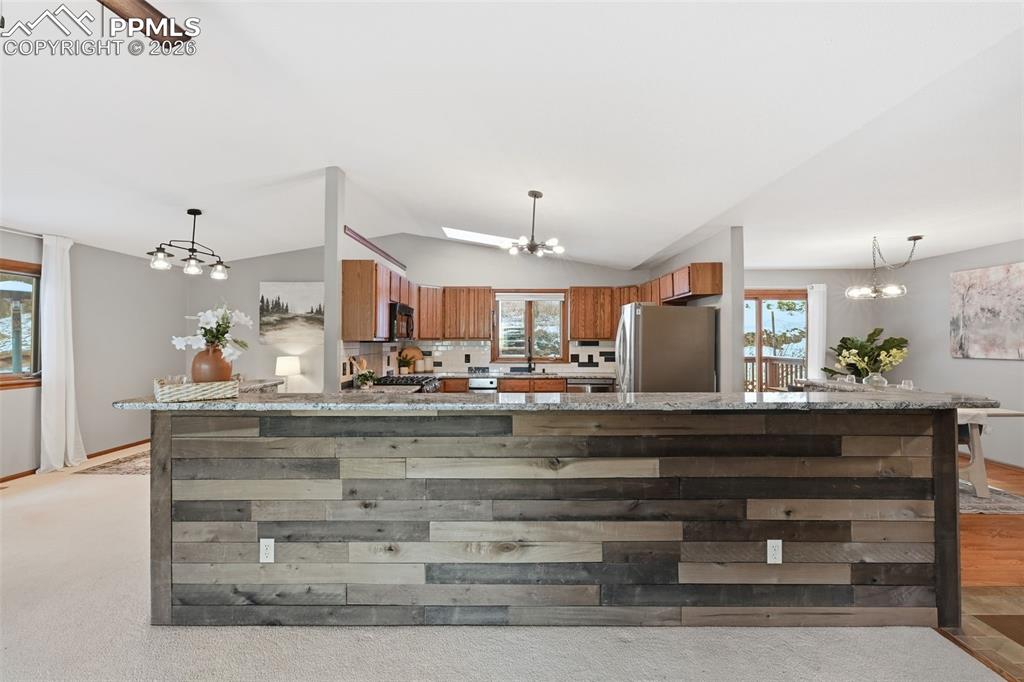 Image 14 of 45: Kitchen