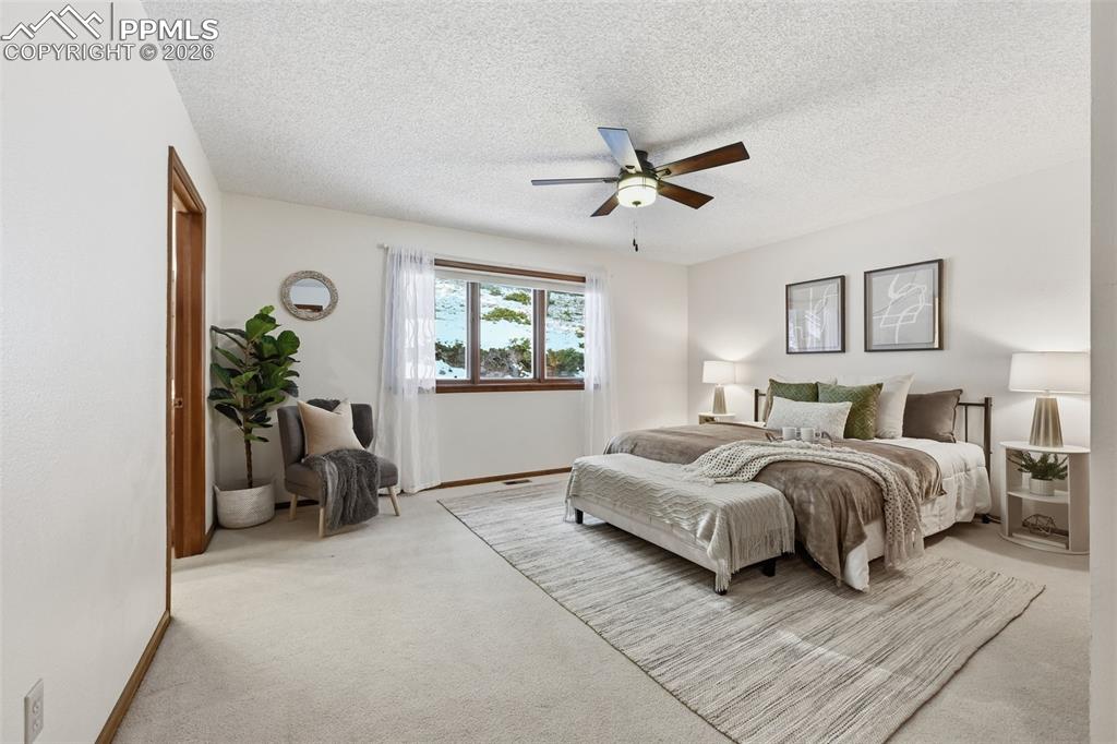 Image 25 of 45: Bedroom