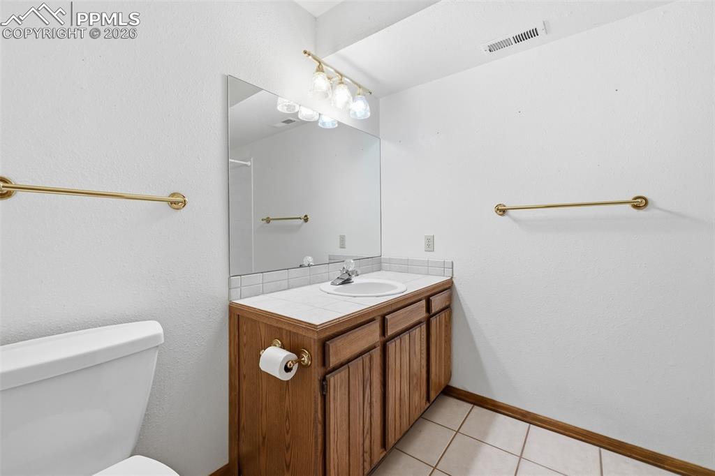 Image 35 of 45: Bathroom