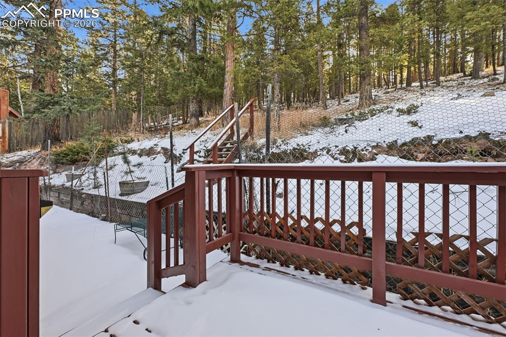 Image 38 of 45: Deck