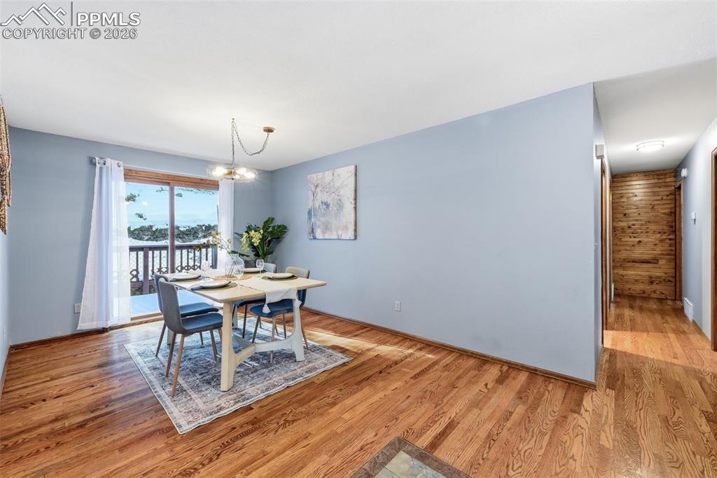 Image 4 of 45: Dining Area