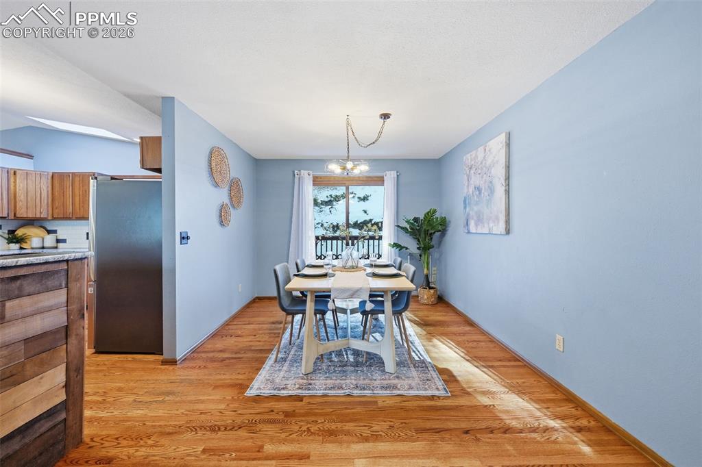 Image 5 of 45: Dining Area