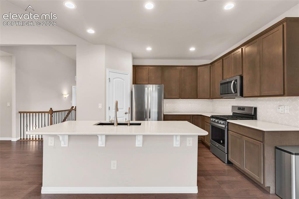 Image 14 of 50: Kitchen