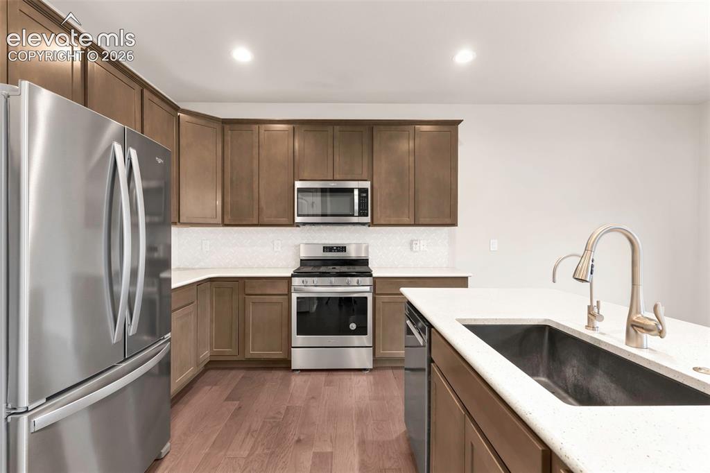 Image 15 of 50: Kitchen