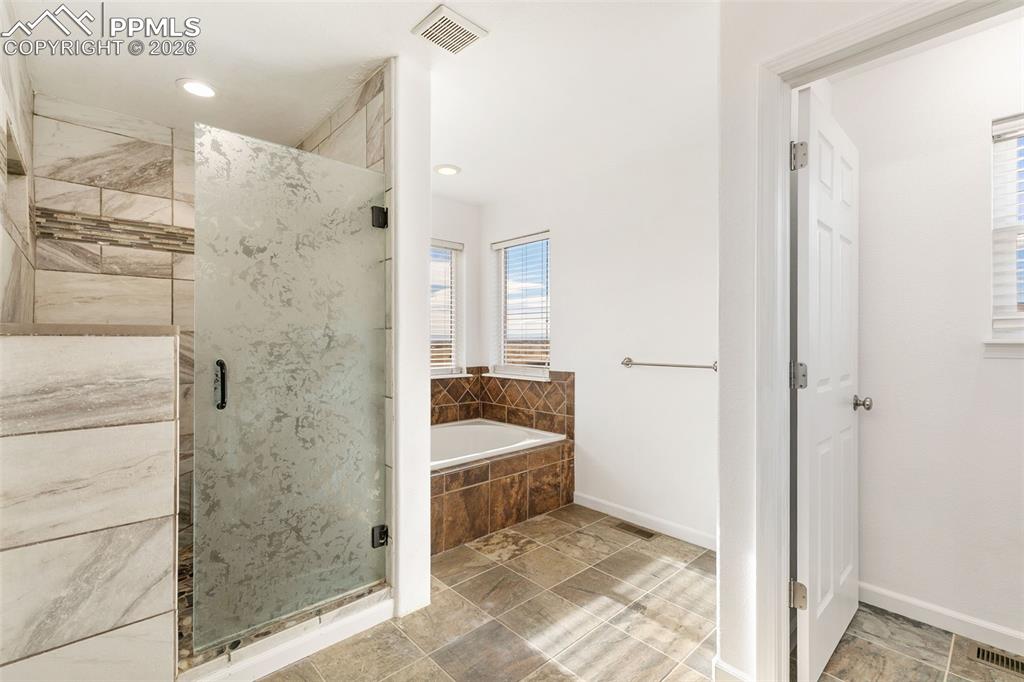 Image 15 of 29: Bathroom