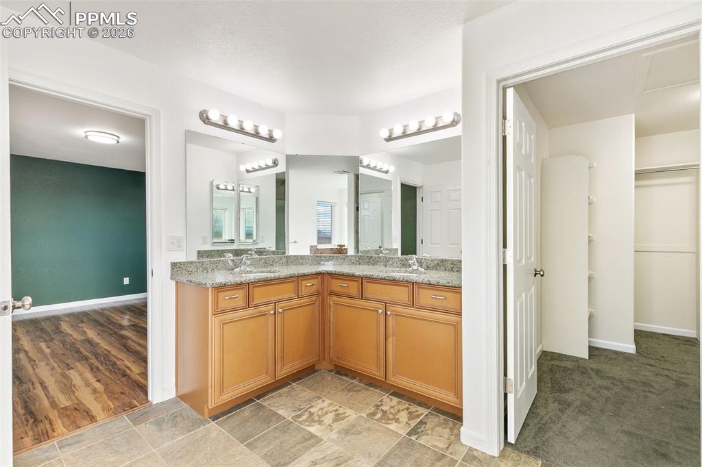 Image 16 of 29: Bathroom