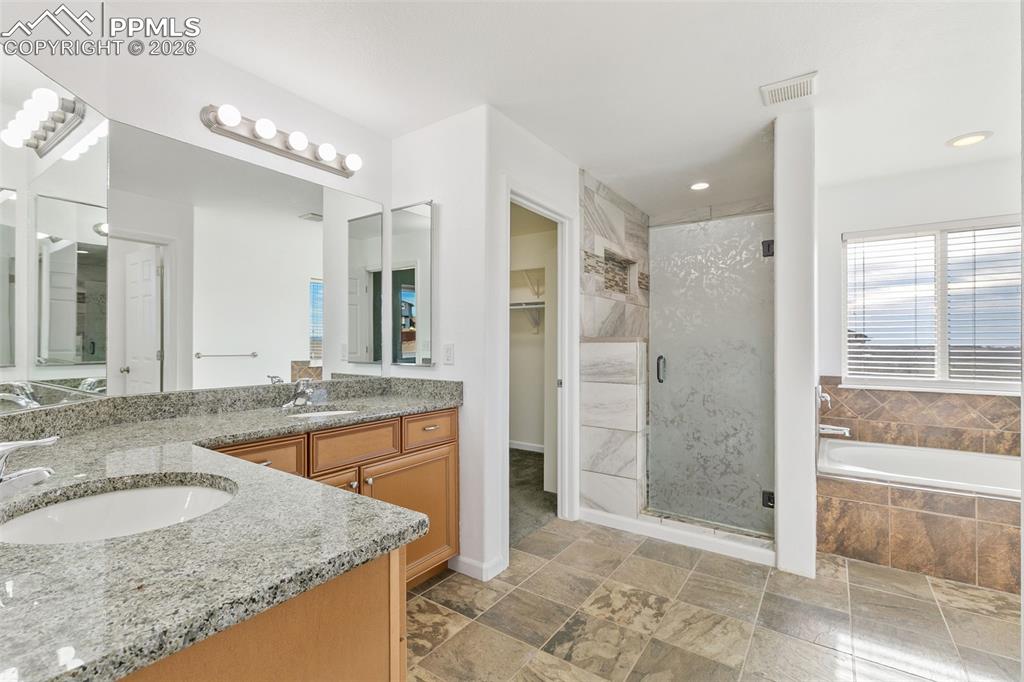 Image 17 of 29: Bathroom