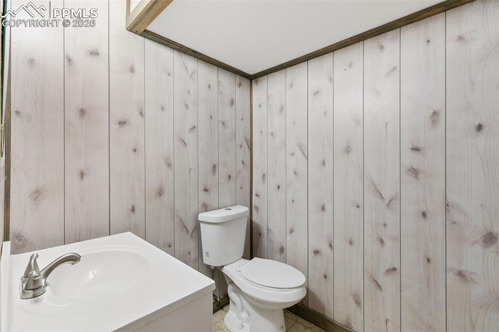 Image 26 of 29: Bathroom