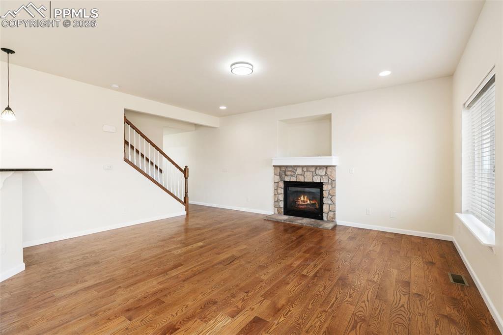 Image 4 of 29: Living Room