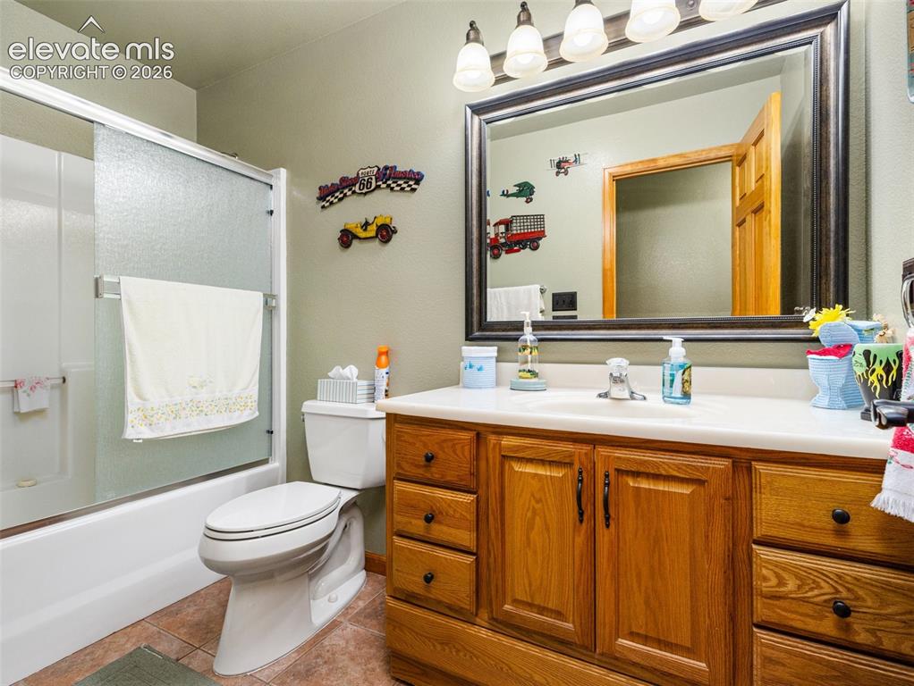 Image 15 of 41: Bathroom