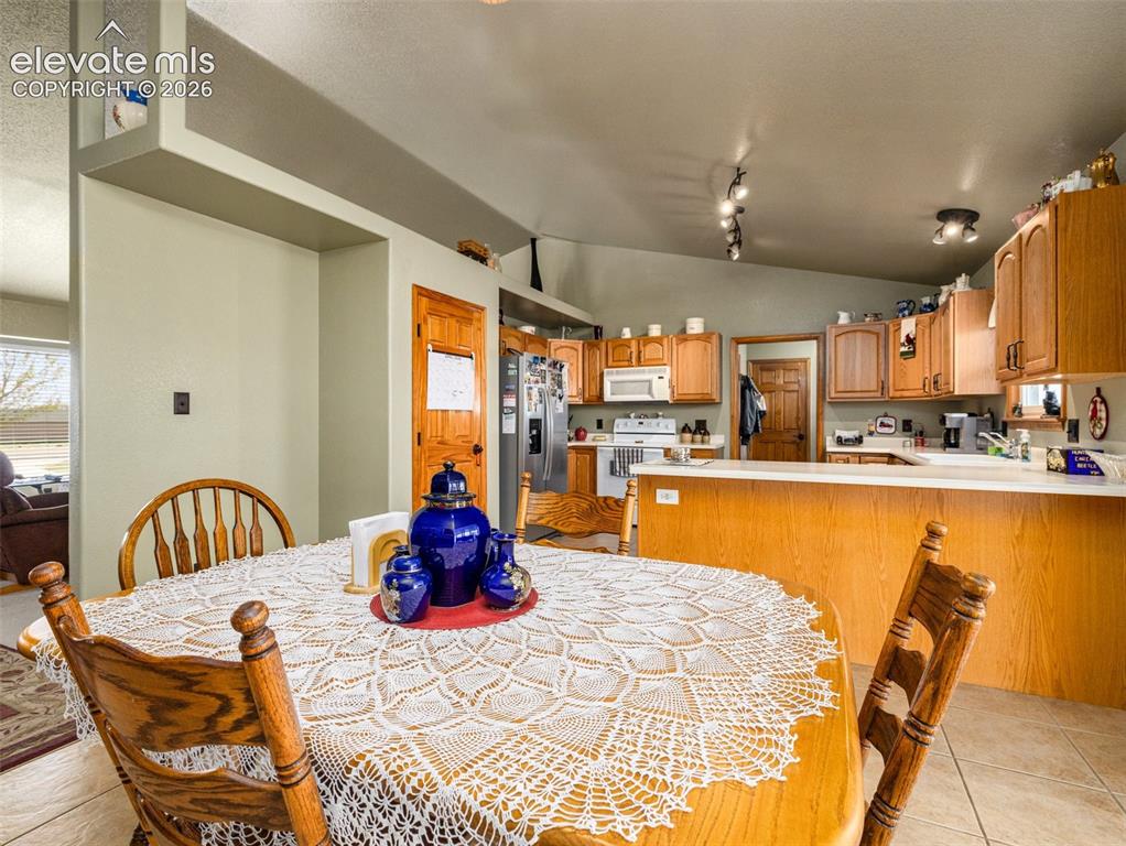 Image 17 of 41: Dining Area
