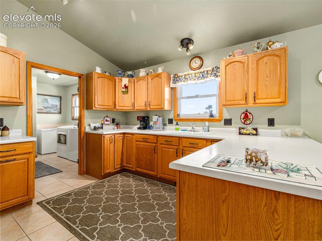 Image 19 of 41: Kitchen