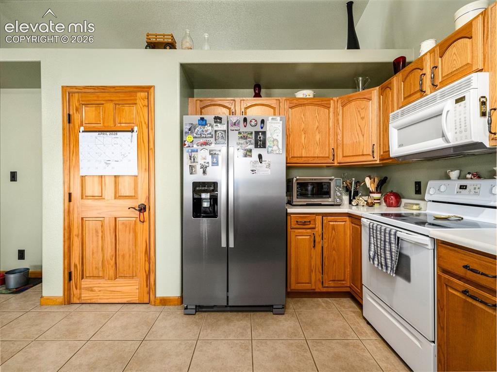 Image 20 of 41: Kitchen