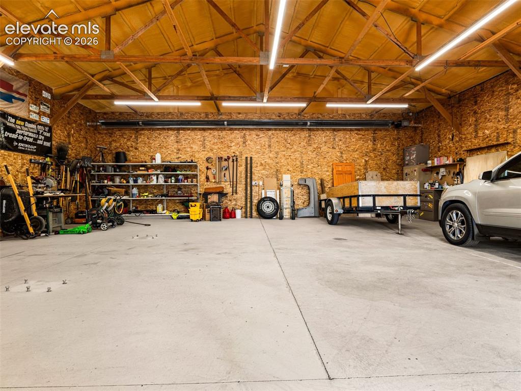 Image 30 of 41: Garage