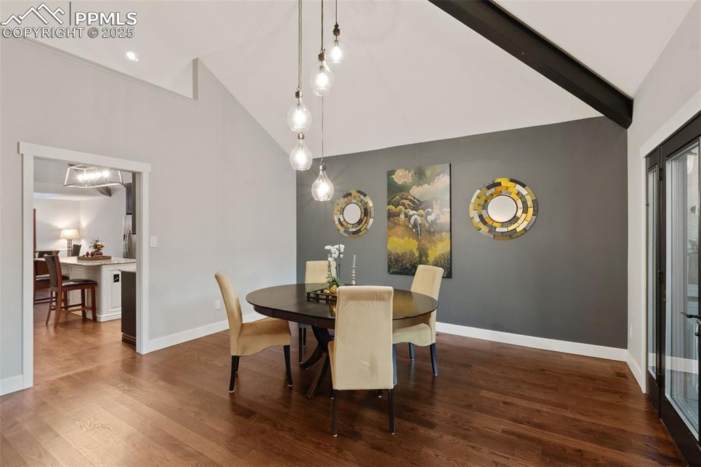 Image 10 of 35: Dining Area