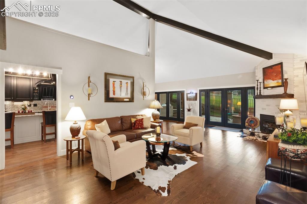 Image 11 of 35: Living Room