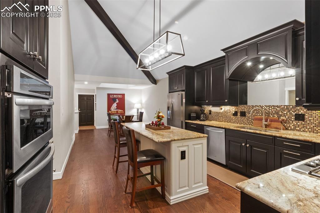 Image 14 of 35: Kitchen