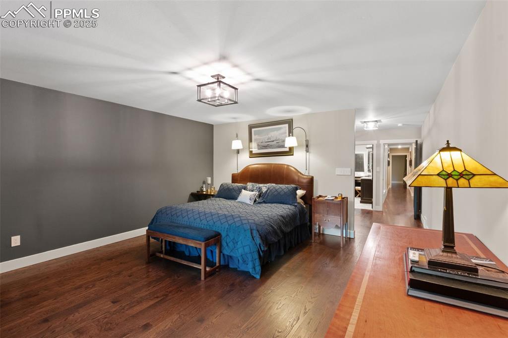 Image 28 of 35: Bedroom