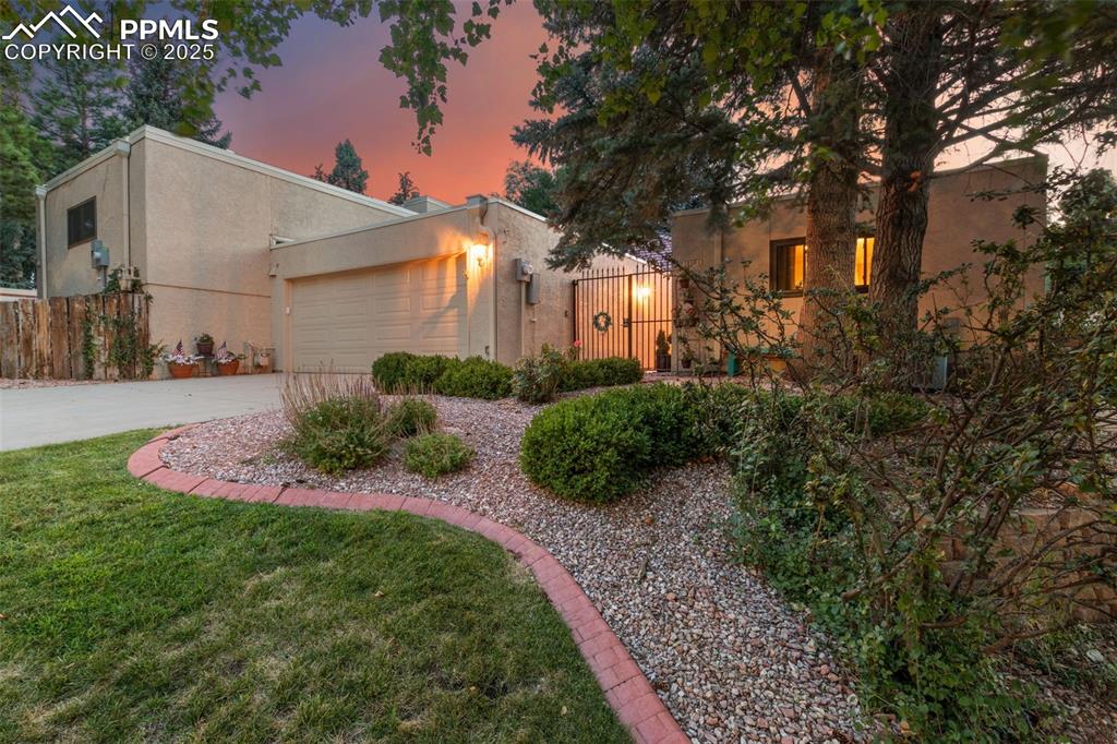 Image 6 of 35: Front of Structure