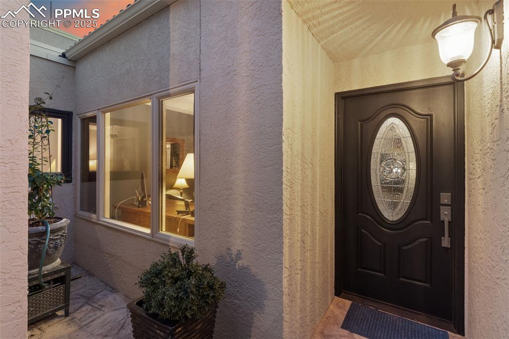 Image 7 of 35: Entry